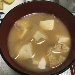 大根と豆腐で昆布だしのお味噌汁